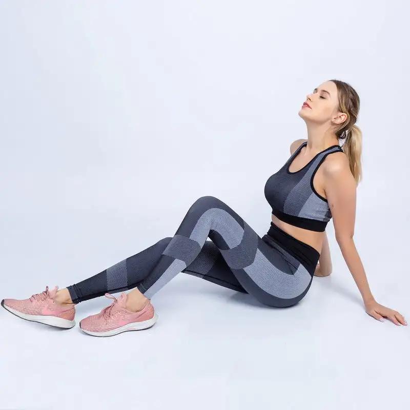 Woman wearing a seamless fitness sport yoga set in grey, seated on the floor.