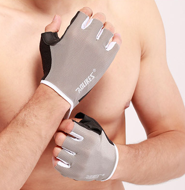 WILKYs0Workout Power Gloves
  
 Features and Benefits:
 


 - 
 STRONG GRIP:
  The unique palm design strategically developed to enhance comfort will give you a better grip. Half Finger Length