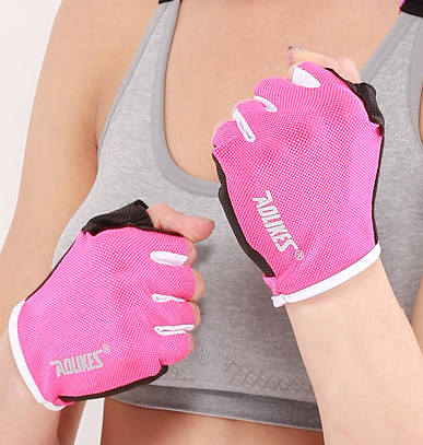 WILKYs0Workout Power Gloves
  
 Features and Benefits:
 


 - 
 STRONG GRIP:
  The unique palm design strategically developed to enhance comfort will give you a better grip. Half Finger Length