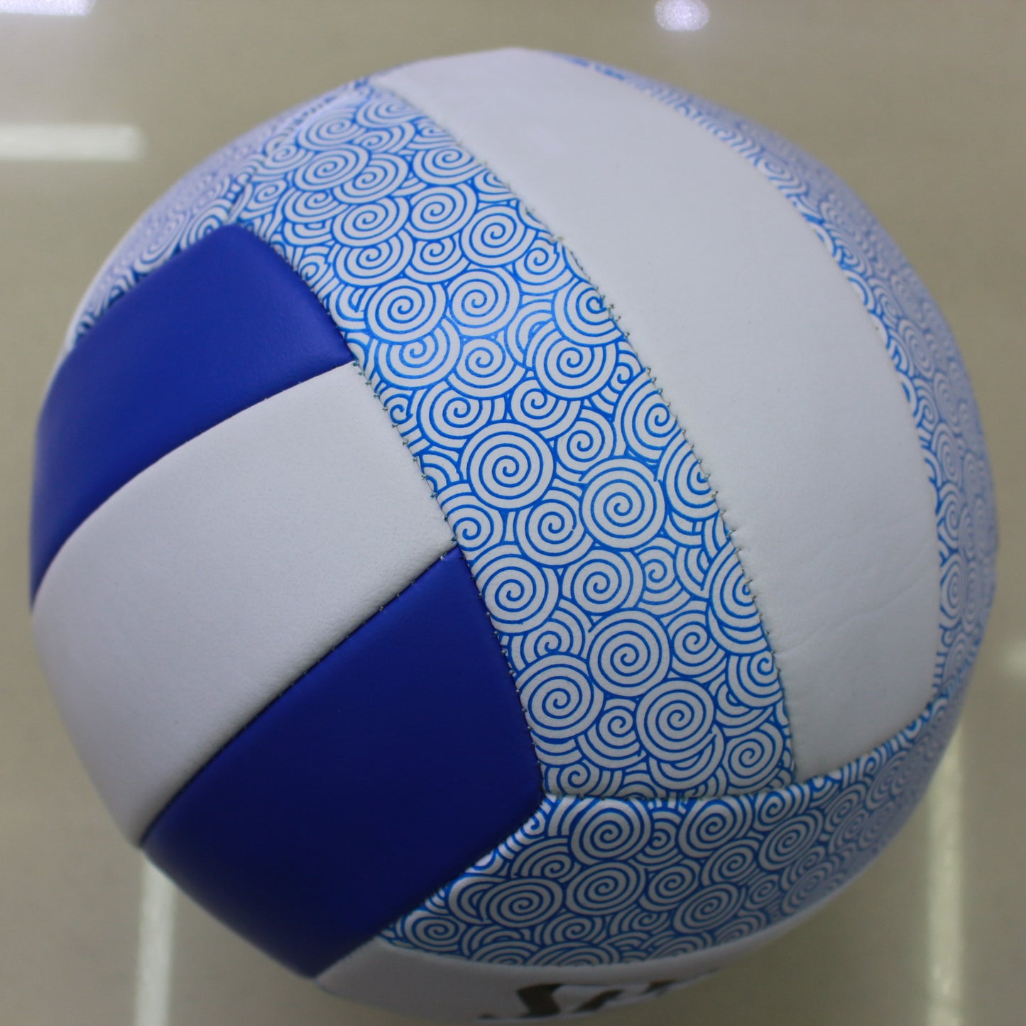 WILKYs0Genuine No. 5 Volleyball Blue and White Porcelain High-foaming Volleyb
 Product information:
 
 Material: PU
 
 Stitching method: machine stitch
 
 Specification: No. 5
 
 Color: blue and white 200


 


 Packing list：

volleyball X1

