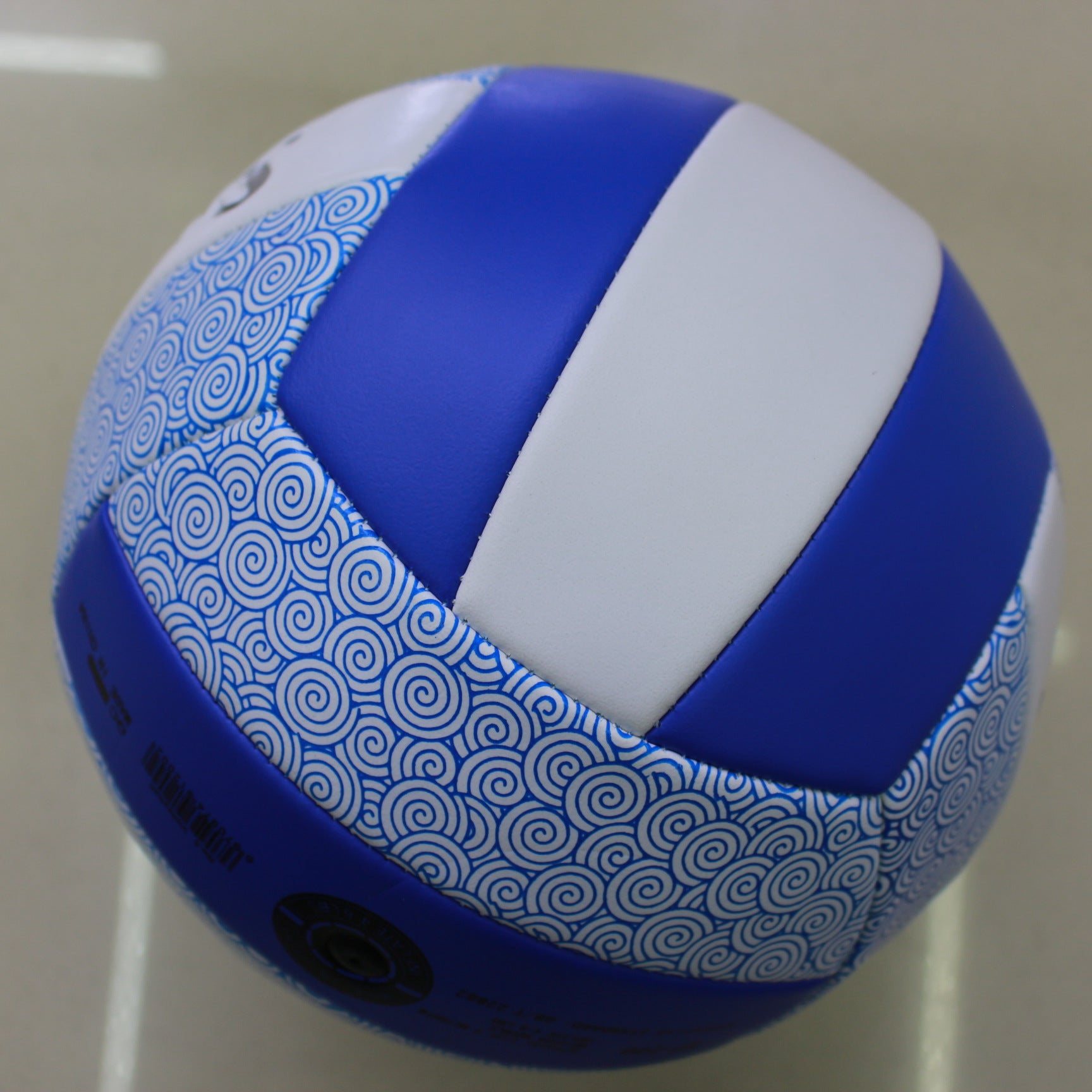 WILKYs0Genuine No. 5 Volleyball Blue and White Porcelain High-foaming Volleyb
 Product information:
 
 Material: PU
 
 Stitching method: machine stitch
 
 Specification: No. 5
 
 Color: blue and white 200


 


 Packing list：

volleyball X1

