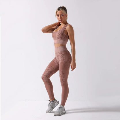 Women's sports yoga fitness suit with snake pattern design, suitable for winter, spring, and autumn seasons.