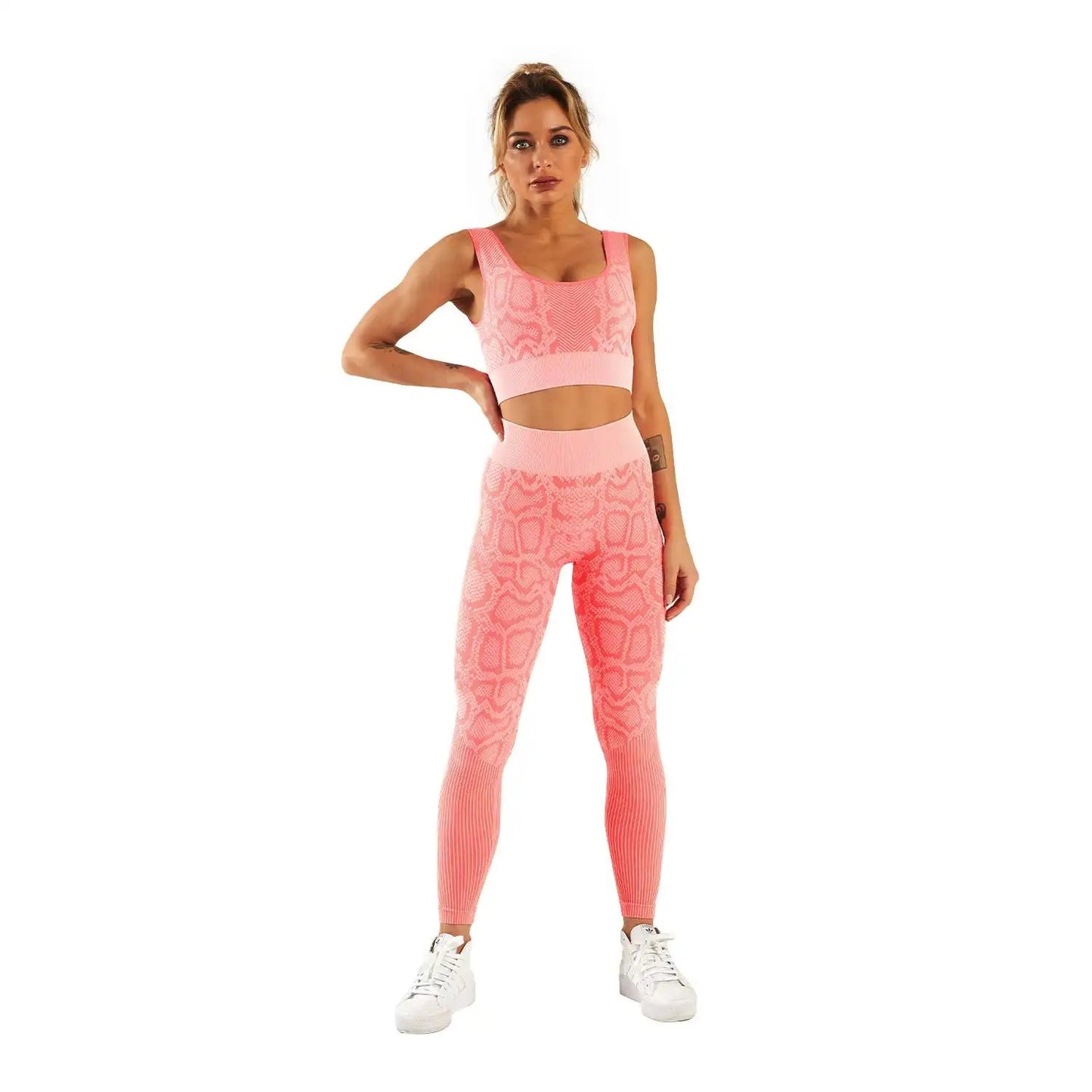 Women's sports yoga fitness suit with snake pattern, suitable for winter, spring, autumn, made of 80% nylon.