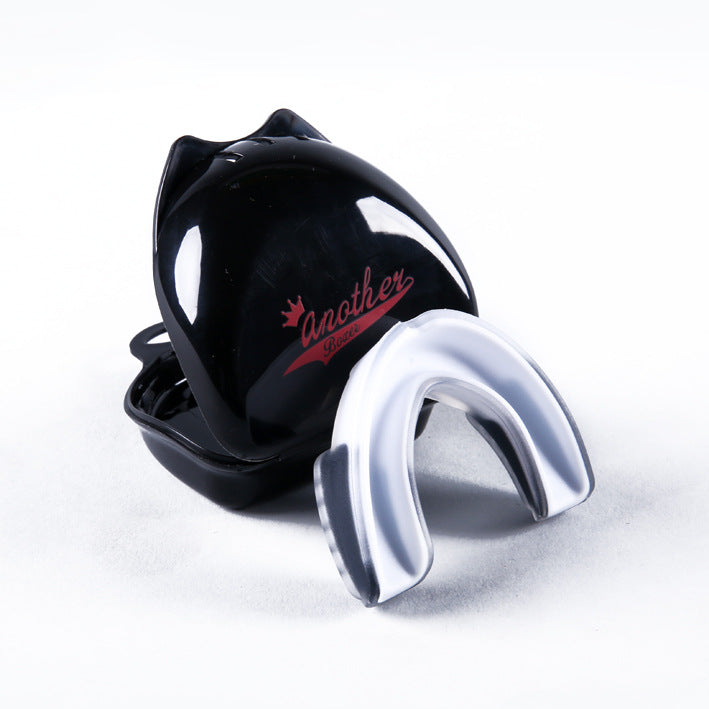 WILKYs0Double-Sided Mouth Guard Basketball Braces
 Product information:
 


 Protected part: teeth
 
 Body material: silicone
 
 Specification: Adult/Child
 
 Applicable people: general
 
 Applicable sports: boxing