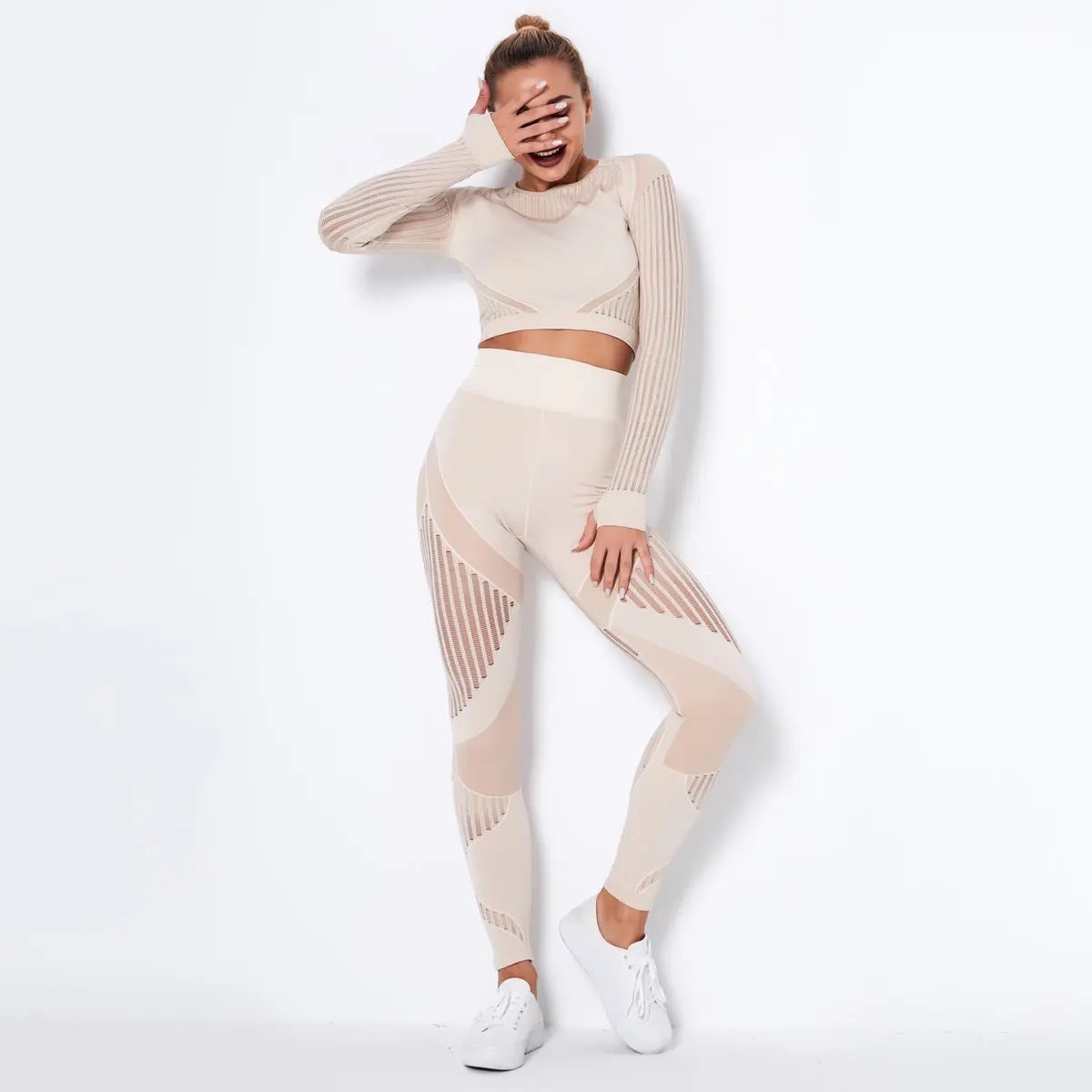 WILKYs0Seamless Knitted Absorbent Yoga Long-Sleeved Suit Yoga Wearsuit
 Product Information:
 
 Product Category: Suit
 
 Function: Breathable
 
 Brand: Ethkafi
 
 Applicable gender: Female
 
 Pattern: Stripe
 
 Error range: 1~2cm
 
 S