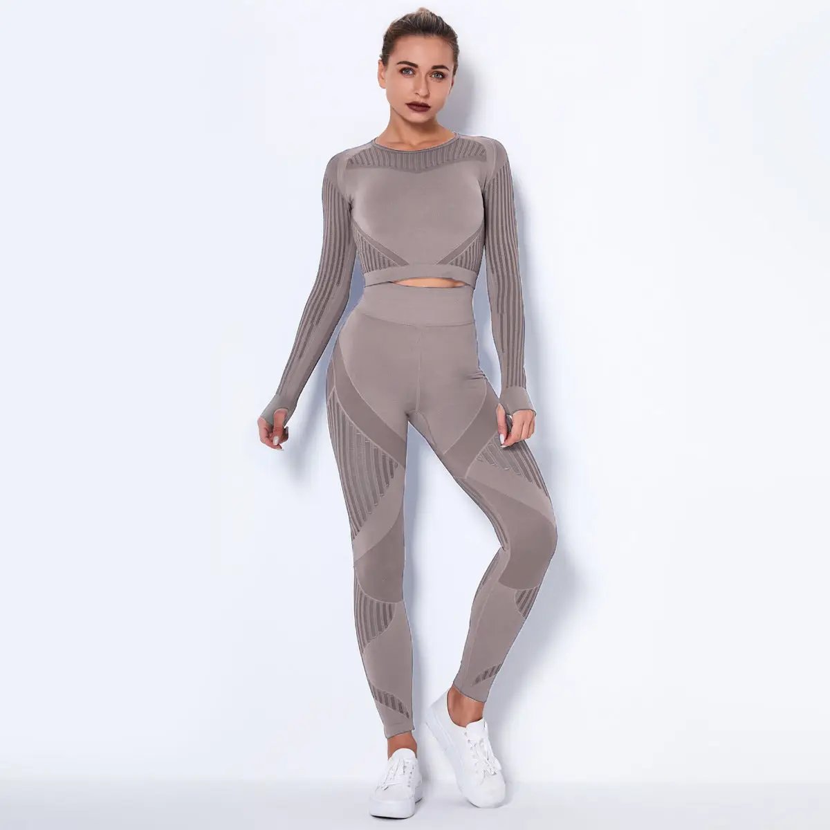 WILKYs0Seamless Knitted Absorbent Yoga Long-Sleeved Suit Yoga Wearsuit
 Product Information:
 
 Product Category: Suit
 
 Function: Breathable
 
 Brand: Ethkafi
 
 Applicable gender: Female
 
 Pattern: Stripe
 
 Error range: 1~2cm
 
 S