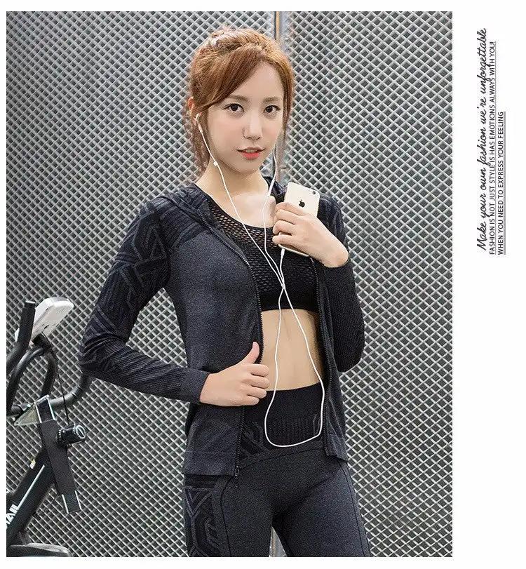 WILKYs0Running yoga fitness clothesFabric name: chemical fiber blended

 
 
 Size 
 Bust（cm） 
  Waist（cm）
 Sleeve（cm） 
  Length（cm）
 
 
  S
  74
  74
  69
  57
 
 
  M
  78
  78
  71
  59
 
 
  L
  82