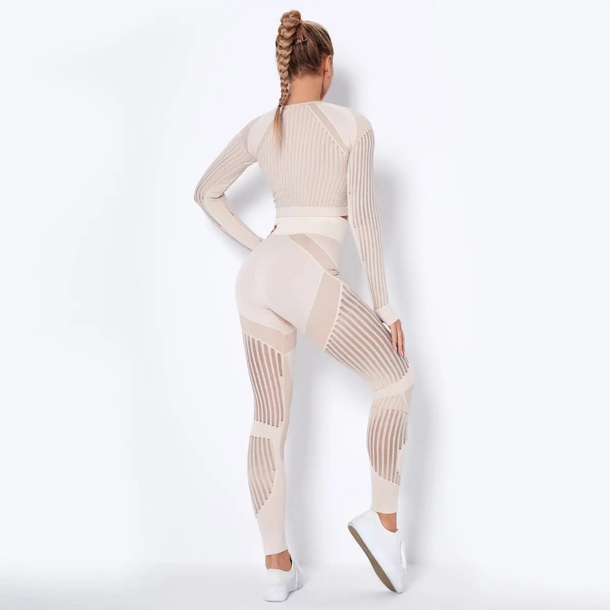 WILKYs0Seamless Knitted Absorbent Yoga Long-Sleeved Suit Yoga Wearsuit
 Product Information:
 
 Product Category: Suit
 
 Function: Breathable
 
 Brand: Ethkafi
 
 Applicable gender: Female
 
 Pattern: Stripe
 
 Error range: 1~2cm
 
 S