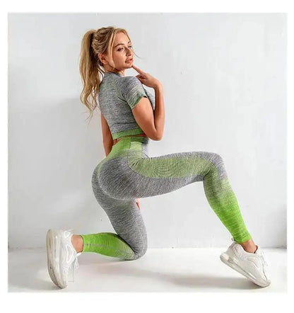 Elastic fitness sports yoga clothes, quick-drying stripe pattern, green color, nylon blend, shown in kneeling pose.