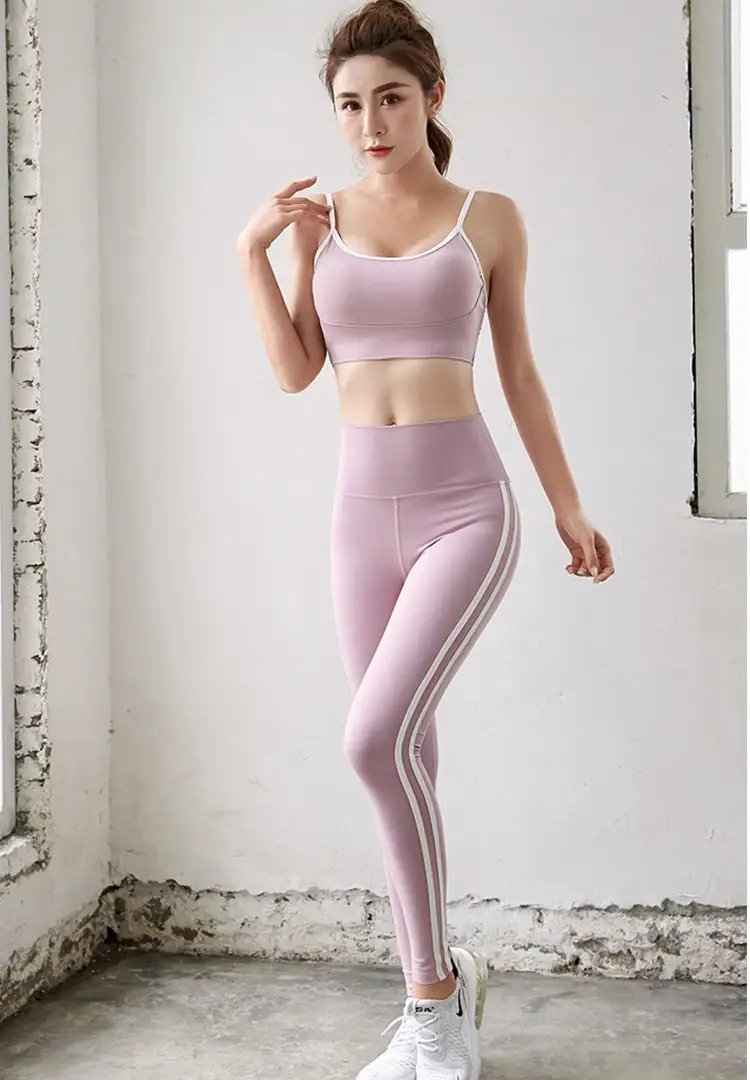 Gentle pink-trimmed fitness yoga clothes with stretch fabric.