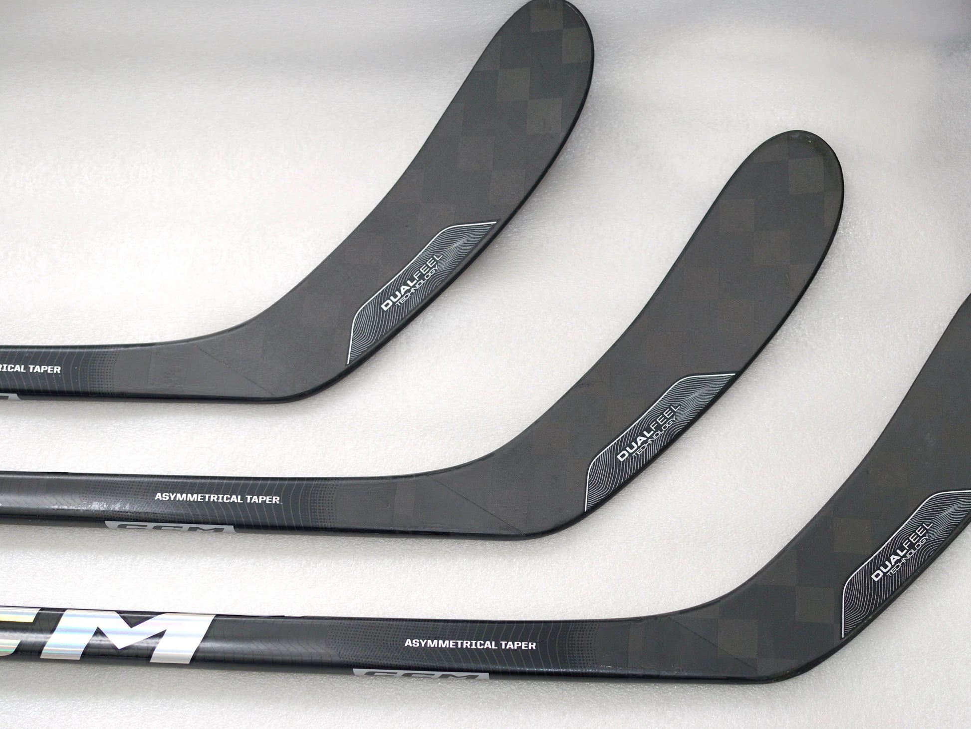 [3 - Pack][Senior][Trigger8]Ice Hockey Sticks Senior Trigger 8 P29 P28 With Grip Carbon Fiber - WILKYs