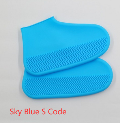 Sky blue silicone rain boots for men and women, slip-resistant and easy to carry, S code.