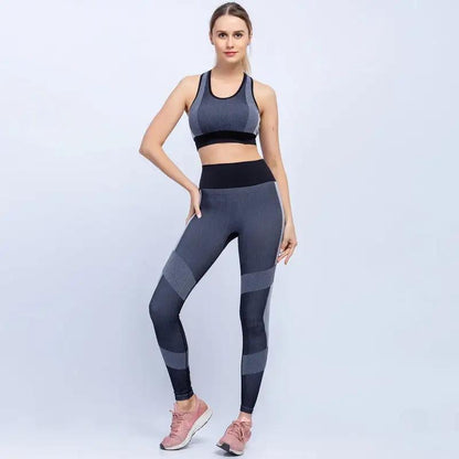 Woman wearing a fitness sport seamless yoga set in gray.