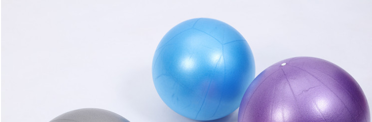 WILKYsExerciser BallExercise Scrub Yoga Balls Pilates BallsMaterial: PVC Specifications: 20-25cm in diameter
Color: purple, blue, pink, silver
Size description: Based on the production process, the size of the yoga ball is b