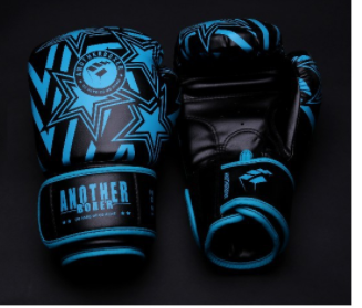 WILKYs0Punching Bag Boxing Gloves
 Overview:
 
 High-density inner tank, high-quality leather, new design, ingenuity.


 
 
 Specification:
 
 
 Product Category: Boxing gloves
 
 Material: PU
 
 St