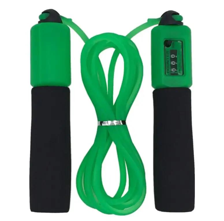 Green rope skipping fitness rope with digital counter and 3m length.