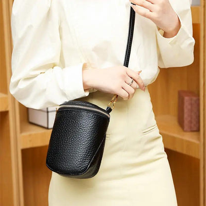 WILKYs4High-quality Leather Mobile Phone Bag Korean Style Shell Bags For Wome
 Product information:
 


 Color:black,beige
 
 Material: head layer cowhide
 
 Function:shoulder/crossbody
 
 Lining:polyester
 
 Shoulder strap: 120cm adjustable 