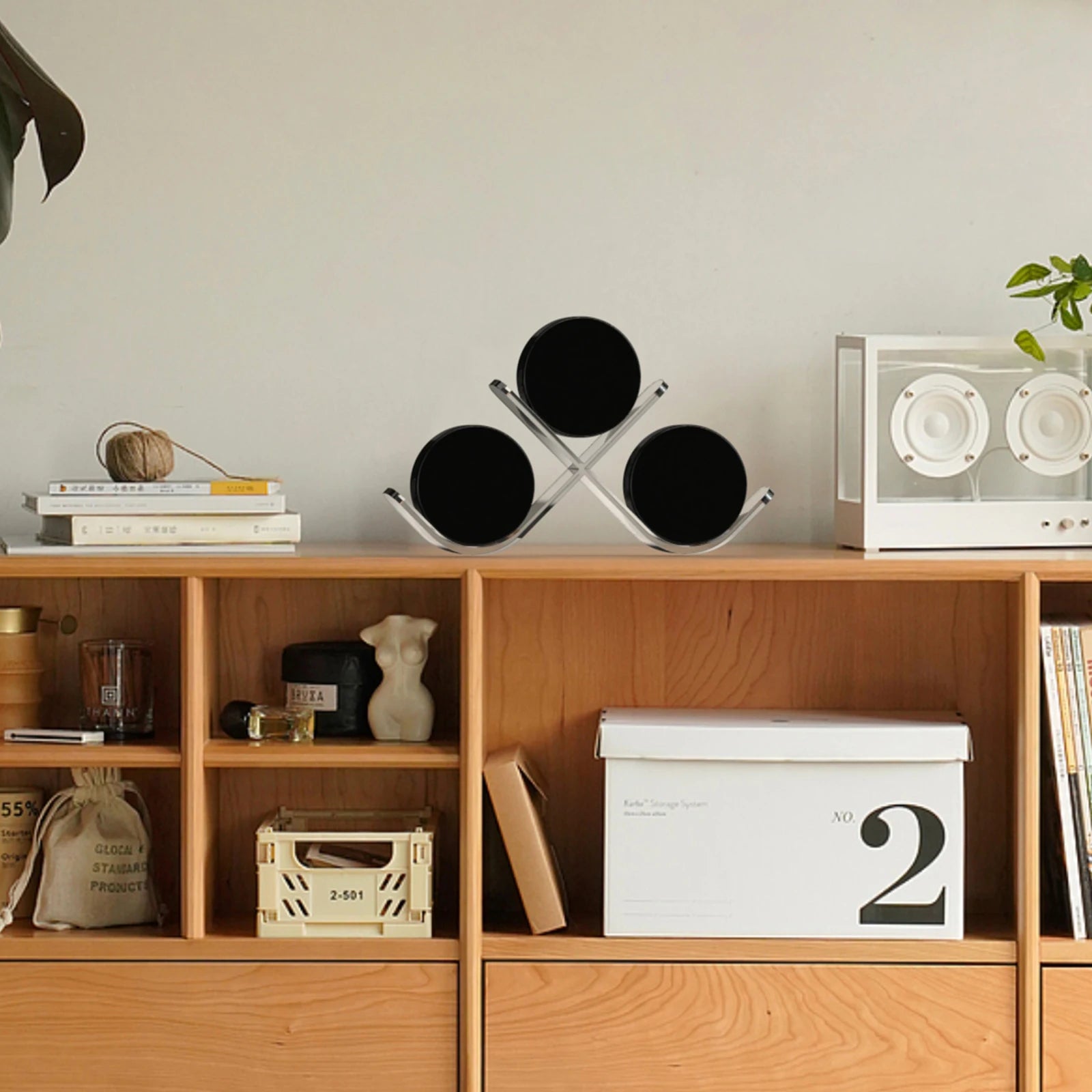 Clear Hockey Puck Display Case Acrylic Hockey Puck Display Stand Sports for 3 Pucks Hockey Puck Holder Storage Decoration Gift - WILKYs