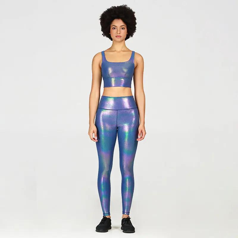 Women's solid color yoga wear set for running and fitness activities.